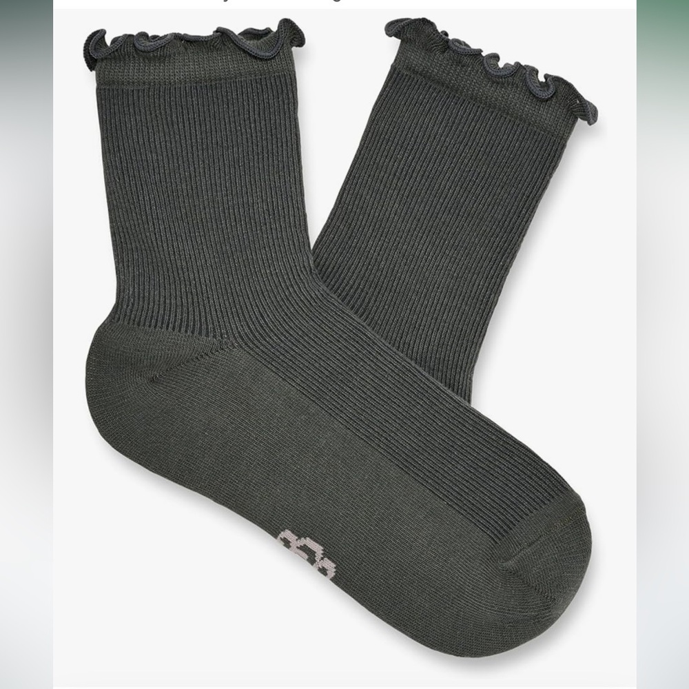 NWT UGG Dark Green Ruffled Casual Socks